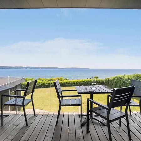 Dom wakacyjny Three-bedroom In *